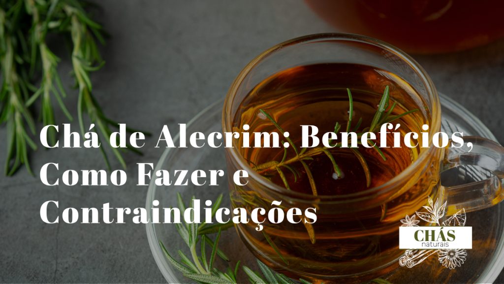 chá de alecrim benefícios — chávena de chá com ramos de alecrim fresco em fundo mediterrânico