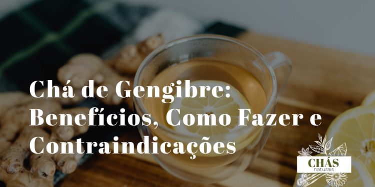 chá de gengibre benefícios — chávena com chá de gengibre fresco em fundo rústico