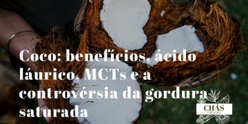 coco benefícios — coco fresco Cocos nucifera aberto com água de coco e polpa rica em ácido láurico e MCTs